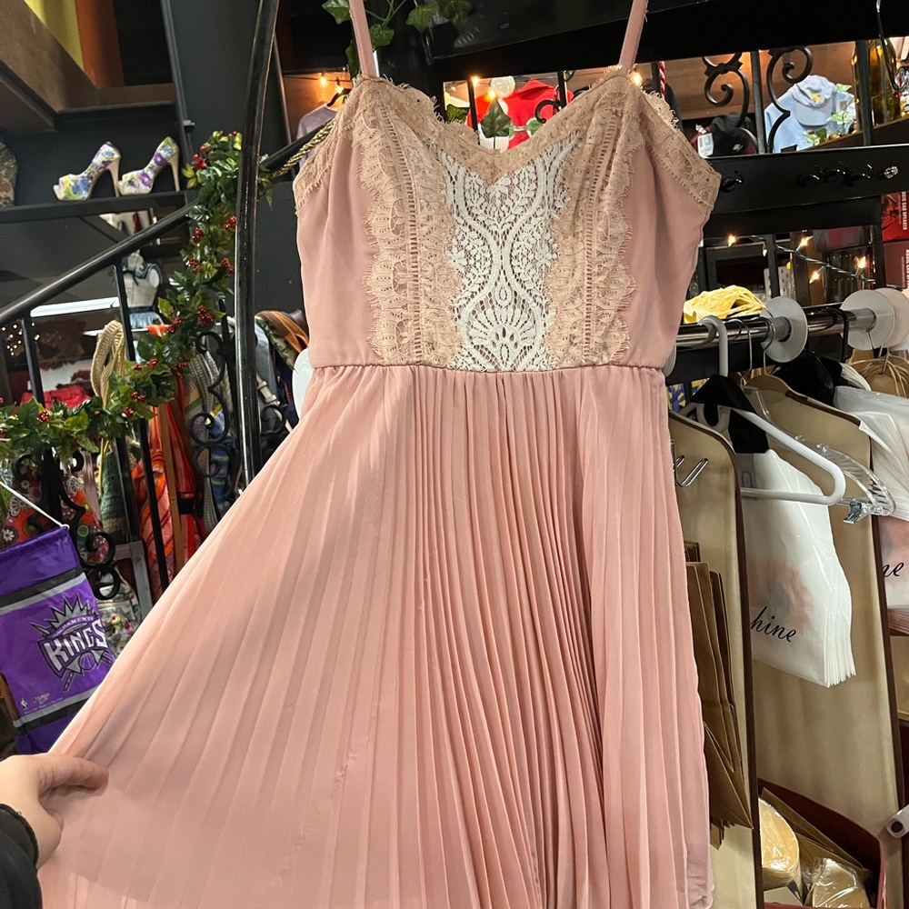 Elegant Pink Lace Pleated Dress